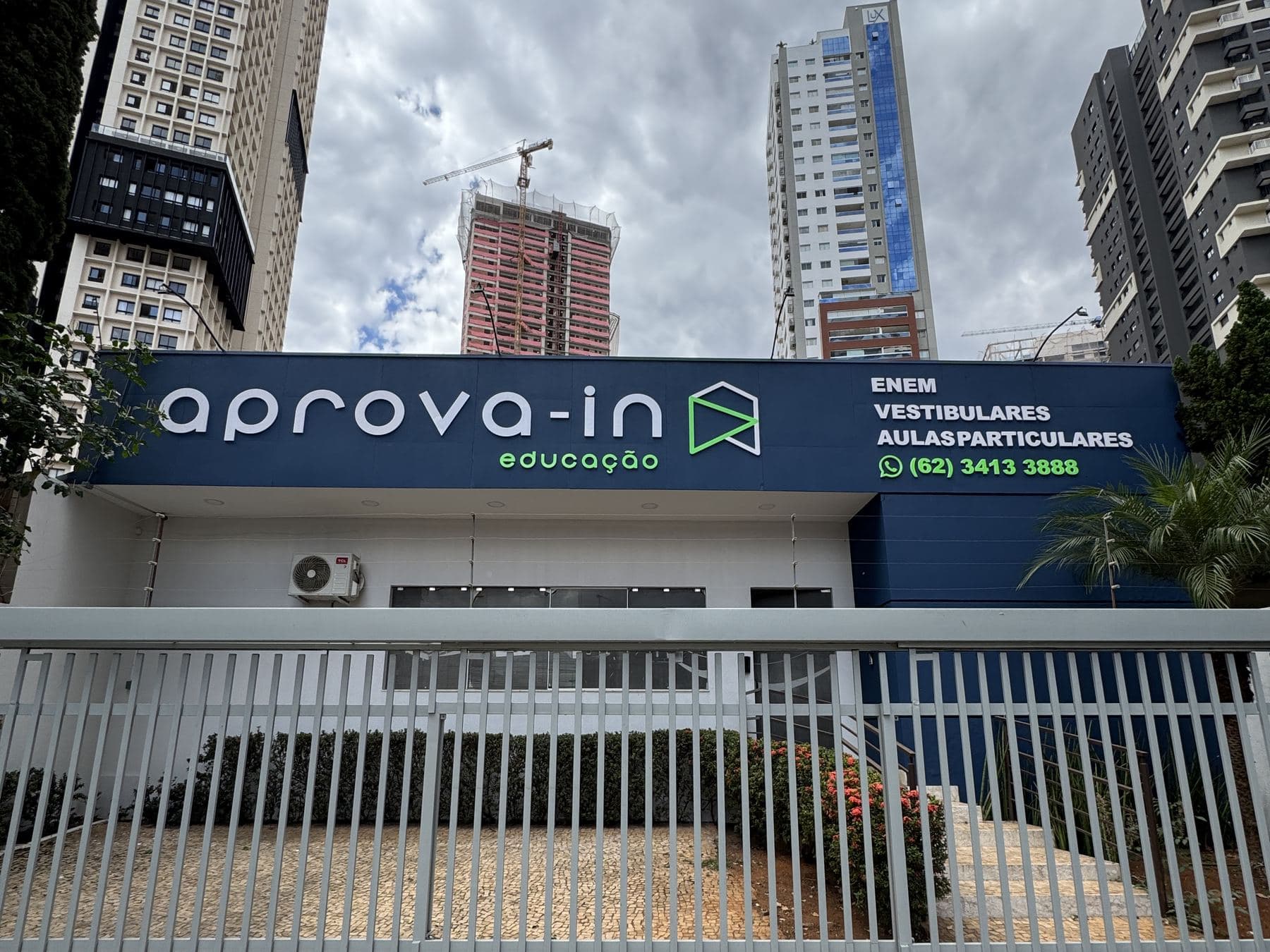 Fachada da unidade do Aprova-in em Goiânia